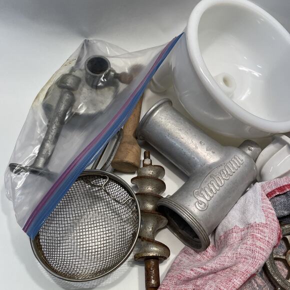 Vintage Sunbeam Automatic S Mixmaster Model 7B With Lots Of Accessories! - Picture 4 of 14